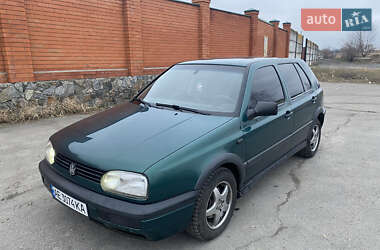 Хетчбек Volkswagen Golf 1997 в Новомосковську