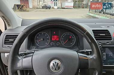 Хэтчбек Volkswagen Golf 2005 в 