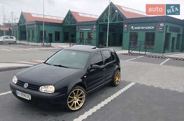 Хетчбек Volkswagen Golf 2001 в Києві