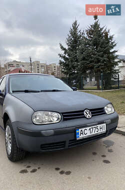 Хетчбек Volkswagen Golf 2002 в Луцьку