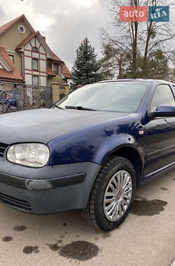 Хетчбек Volkswagen Golf 2002 в Луцьку