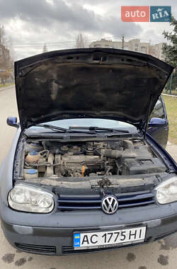 Хетчбек Volkswagen Golf 2002 в Луцьку