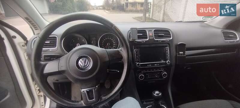 Универсал Volkswagen Golf 2010 в Киеве