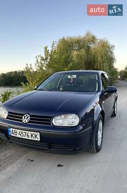 Хетчбек Volkswagen Golf 2002 в Ладижині