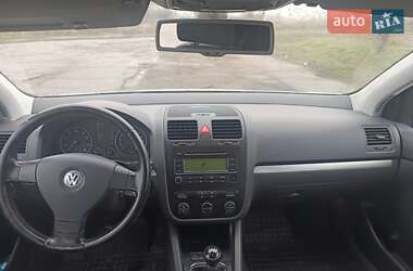 Хетчбек Volkswagen Golf 2004 в 