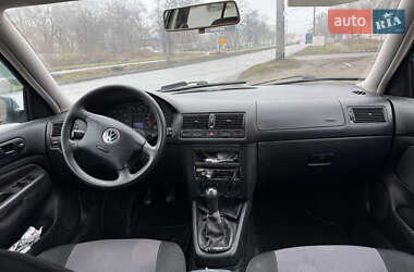 Хетчбек Volkswagen Golf 2002 в Запоріжжі