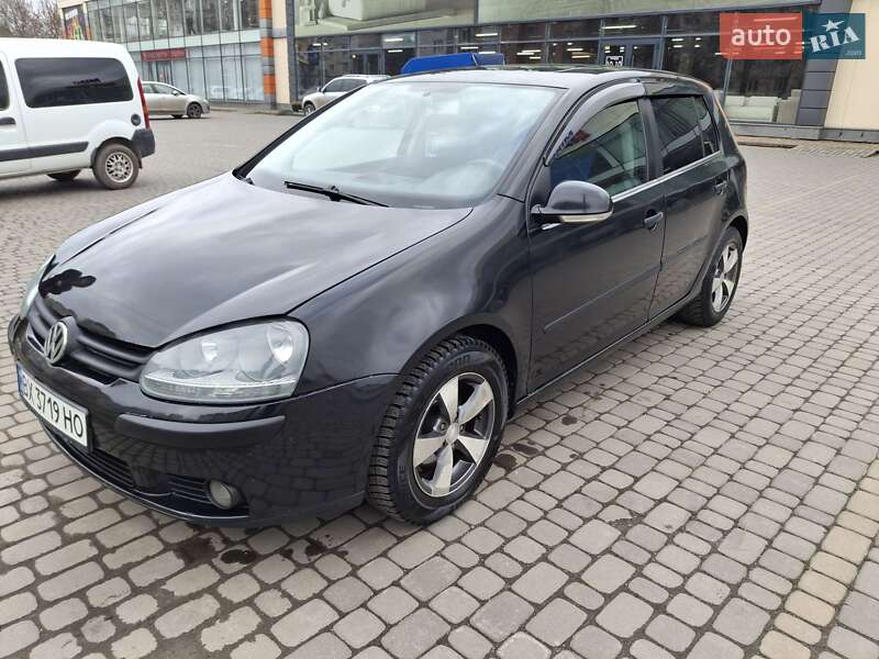 Хетчбек Volkswagen Golf 2004 в Хмельницькому