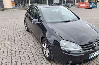 Хетчбек Volkswagen Golf 2004 в Хмельницькому