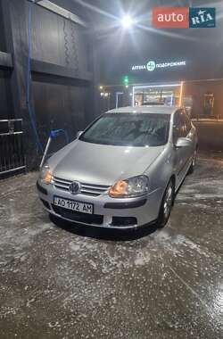 Хетчбек Volkswagen Golf 2004 в Тячеві