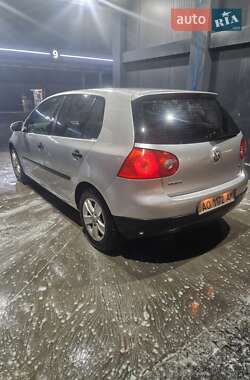 Хетчбек Volkswagen Golf 2004 в Тячеві