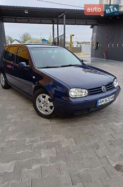 Хетчбек Volkswagen Golf 2003 в Звягелі