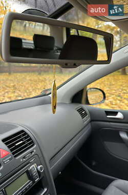 Хетчбек Volkswagen Golf 2009 в 