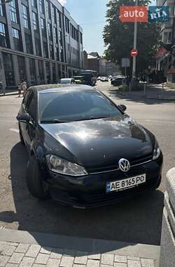 Хэтчбек Volkswagen Golf 2015 в 