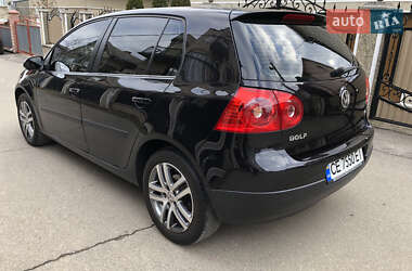 Хэтчбек Volkswagen Golf 2005 в Черновцах