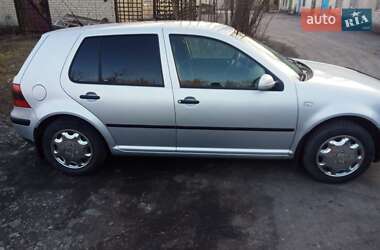 Хетчбек Volkswagen Golf 2001 в Добропіллі