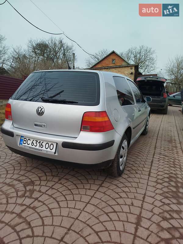 Хетчбек Volkswagen Golf 2003 в Шептицькому