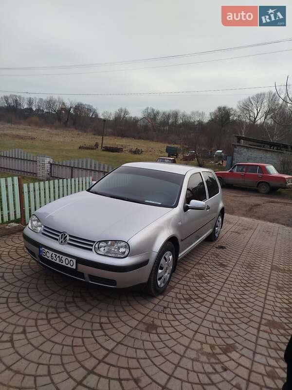 Хетчбек Volkswagen Golf 2003 в Шептицькому