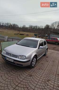 Хетчбек Volkswagen Golf 2003 в Червонограді