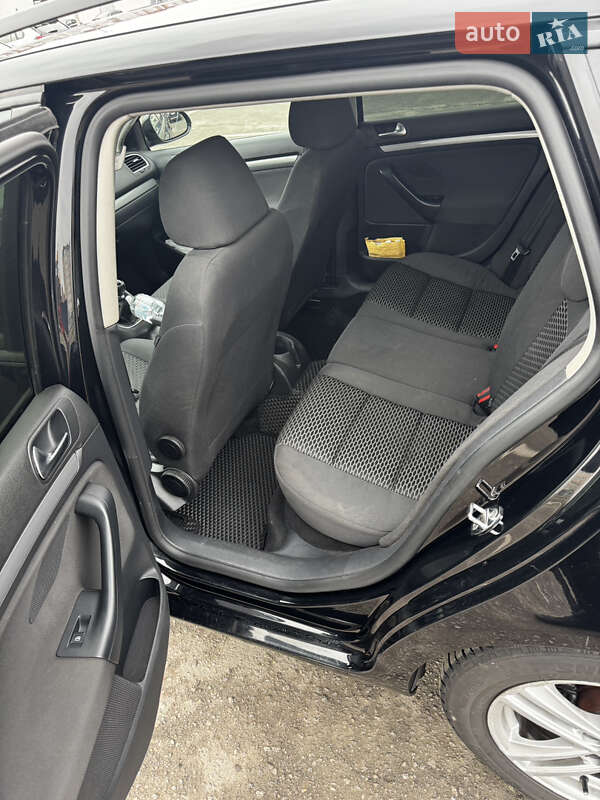 Универсал Volkswagen Golf 2010 в Ивано-Франковске