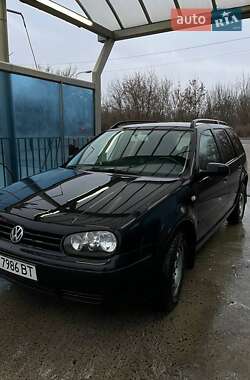 Універсал Volkswagen Golf 2001 в Луцьку