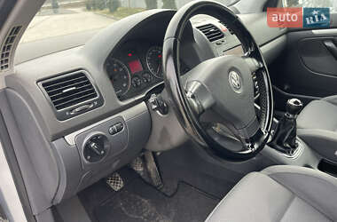 Хэтчбек Volkswagen Golf 2004 в Львове