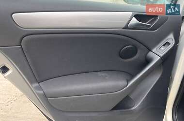 Хетчбек Volkswagen Golf 2010 в 
