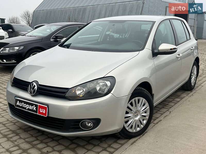 Хетчбек Volkswagen Golf 2010 в 