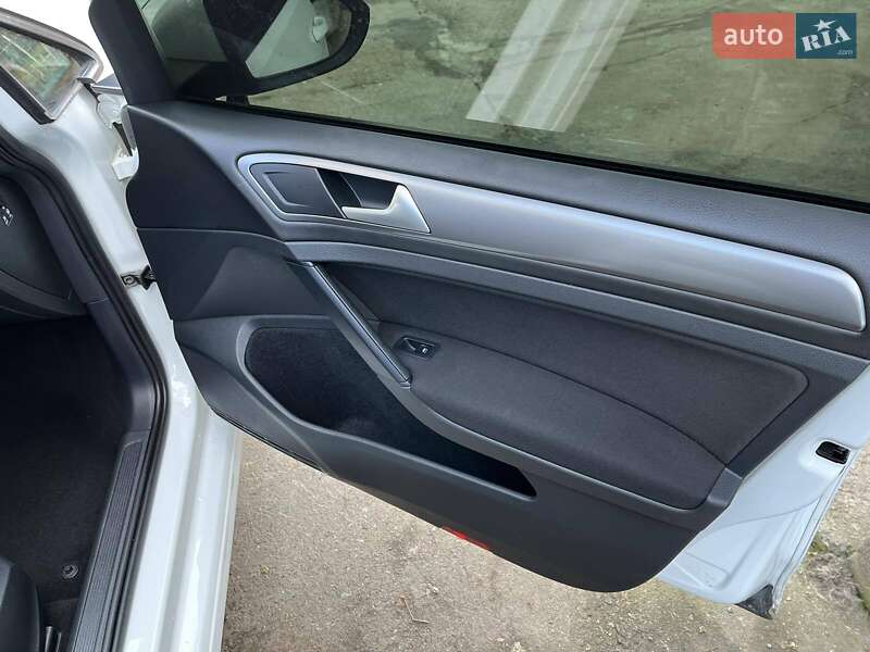 Універсал Volkswagen Golf 2015 в Красилові