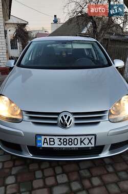 Хетчбек Volkswagen Golf 2004 в Хмільнику