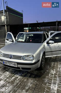 Хетчбек Volkswagen Golf 2002 в 