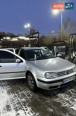Хетчбек Volkswagen Golf 2002 в 