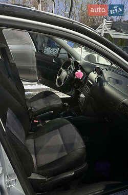 Хетчбек Volkswagen Golf 2002 в 