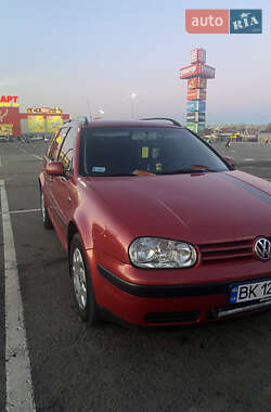 Универсал Volkswagen Golf 2002 в Ровно