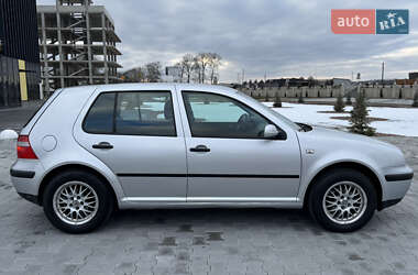 Хетчбек Volkswagen Golf 2002 в Чернівцях