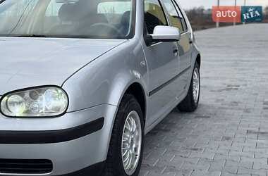 Хетчбек Volkswagen Golf 2002 в Чернівцях