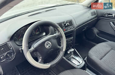 Хетчбек Volkswagen Golf 2002 в Чернівцях