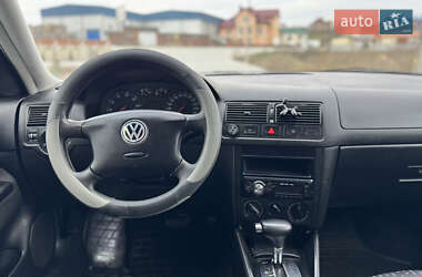 Хетчбек Volkswagen Golf 2002 в Чернівцях