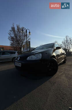 Хэтчбек Volkswagen Golf 2005 в 