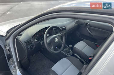 Хетчбек Volkswagen Golf 2003 в Вінниці