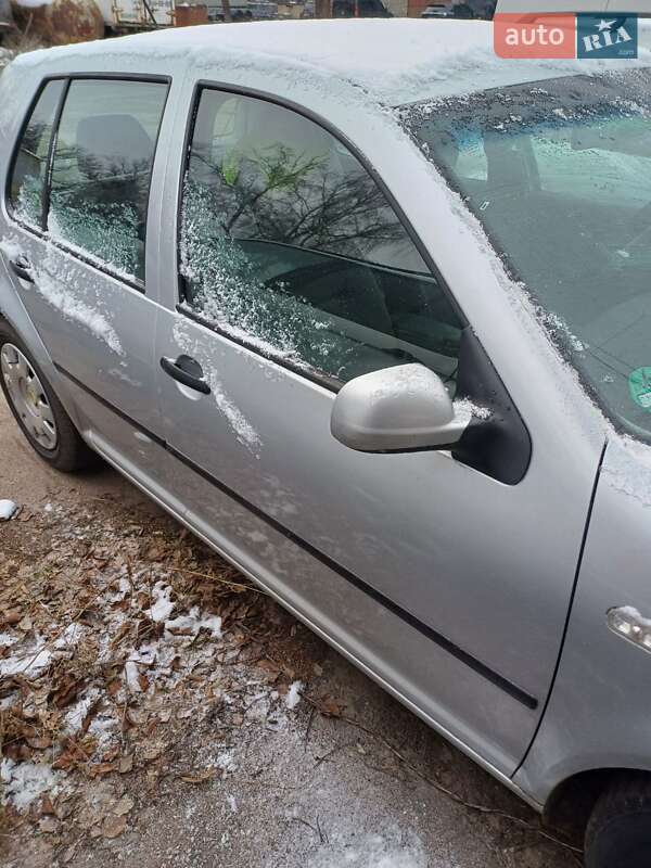 Хетчбек Volkswagen Golf 2002 в Черкасах