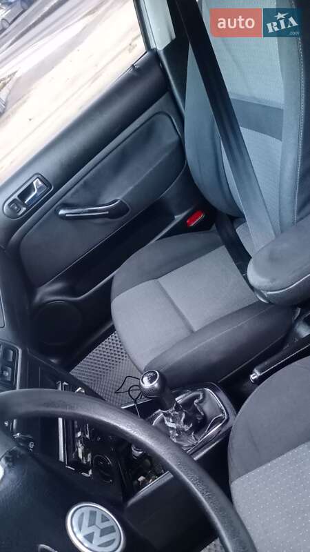Універсал Volkswagen Golf 2003 в Вінниці