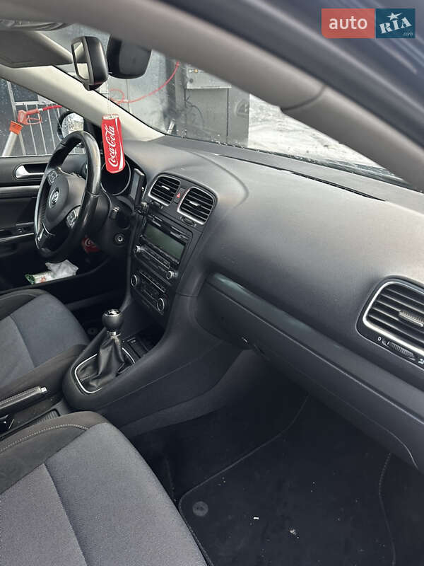 Универсал Volkswagen Golf 2011 в Долине