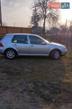 Хэтчбек Volkswagen Golf 2003 в Владимире