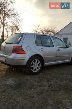 Хэтчбек Volkswagen Golf 2003 в Владимире