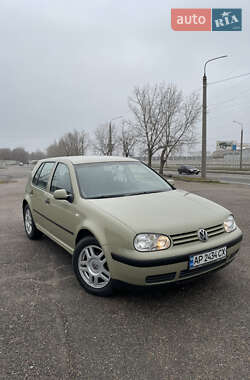 Хетчбек Volkswagen Golf 2002 в Запоріжжі