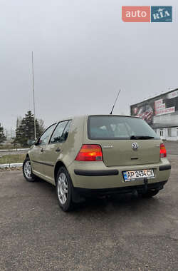 Хетчбек Volkswagen Golf 2002 в Запоріжжі