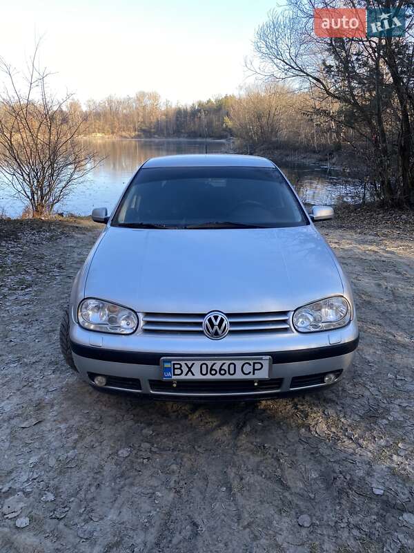 Хетчбек Volkswagen Golf 2001 в Шепетівці