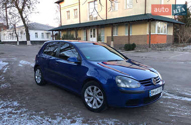 Хетчбек Volkswagen Golf 2004 в Ромнах