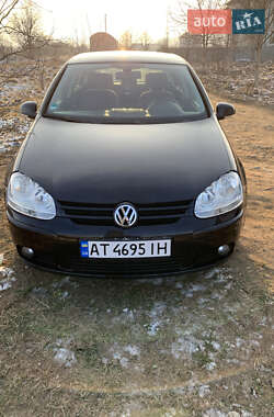 Хэтчбек Volkswagen Golf 2005 в Надворной