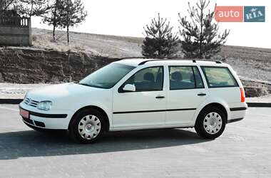 Универсал Volkswagen Golf 2003 в Мостиске